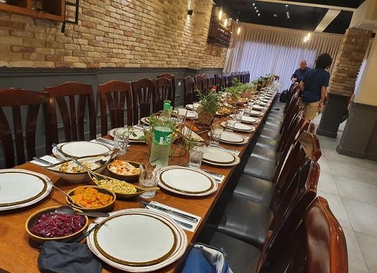 שולחן אירועים ארוך - במסעדה החדשה איוונטוס